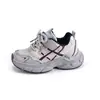 Nuevos zapatos de papá de malla transpirable para niños 2026 zapatillas de moda de otoño para niños mayores zapatillas casuales para correr venta al por mayor
