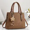 Bolsa Feminina Texturizada Elegante para o Dia a Dia com Pingente Floral, Bolsa de Mão com Alça de Ombro, Bolsa Transversal para o Trabalho Diário, Bolsa para o Trabalho