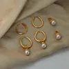Pendientes de joyería de acero de titanio chapado en oro de 18 quilates con colgante de perla en forma de gota, nuevo de alta gama, lujo ligero, estilo frío, transfronterizos