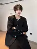Otoño 2025 Nueva Chaqueta de Moda Versátil de Diseño Nicho de Gama Alta sin Cuello Estilo Chanel para Hombre