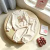 Conjunto de outono para meninas 2026 novo estilo infantil super fofo desenho animado renda moletom outono moderno casual conjunto de duas peças