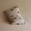 Fronha de Algodão Puro Estilo Fofo e Brincalhão Estampa de Ursinho de Desenho Algodão Australiano para Uso em Casa e Dormitório 48*74cm Uma Peça