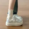 Zapatos Blancos de Malla Transpirable de Verano para Mujer 2026 Nuevos Zapatos de Suela Gruesa que Aumentan la Altura, Combinan con Faldas, Tenis Versátiles para Estudiantes