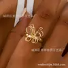 Un Anillo Sencillo y de Moda para Mujer con un Diseño Único y Líneas de Mariposa Huecas