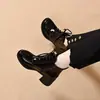 Botas de Cano Curto Brilhantes com Renda em Relevo Estilo Britânico Outono 2026 para Mulheres, Bico Redondo, Salto Grosso, Zíper Lateral, Forradas com Lã, Botas de Couro Quentes