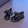 Sapatos de Couro Pretos para Meninas 2026 Nova Moda Infantil Primavera e Outono Sapatos de Uma Sola Sapatos de Couro Princesa de Solado Macio para Crianças Maiores