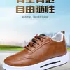 Novos Sapatos Casuais de Couro PU Impermeável com Cadarço para Homem, Cor Sólida, Boca Rasa, Sola Macia, Superfície Macia, Sapatos de Moda Masculinos de Cano Baixo