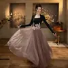 (Em estoque) [Conjunto de Duas Peças] Outono 2026 Elegante e Refinado Novo Estilo Chinês Conjunto de Top Ajustado e Saia D10711
