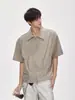 Chaqueta de manga corta con doble cremallera, silueta Cleanfit, para hombre, novedad verano 2025, top americano corto ancho, hombrera cuadrada