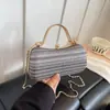Bolsa de Mão Arco-Íris Nova Outono 2026 Transfronteiriça para Mulheres, Bolsa de Ombro Transversal Corrente de Luxo Leve de Designer para Noite
