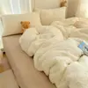 Conjunto de cama de quatro peças em veludo de leite de cordeiro para outono e inverno, capa de edredom em veludo coral espesso, lençol de pelúcia, roupa de cama quente