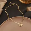 Colar de amor europeu e americano feminino com corrente de clavícula, pingente simples de aço de titânio, popular na Internet, estilo Mori, colar de corrente de cobra combinando