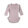 Camiseta Sexy Estilo Cartoon Valoriza a Silhueta com Decote em U Expondo a Clavícula e Mangas Médias para Mulheres, Nova Blusa Base Slim-Fit de Verão
