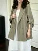 Chaqueta casual cruzada nueva para mujer con mangas enrollables, corte holgado, adecuada para figuras petite, estilo casual con cuello de traje