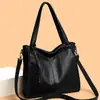 Bolsa tote grande transfronteiriça, bolsa de ombro em couro macio com múltiplos compartimentos, bolsa de mão elegante para o dia a dia, bolsa feminina personalizada