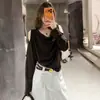 Camiseta de cuello alto a la moda con hombros descubiertos y manga larga para mujer, nuevo estilo otoño 2026, top versátil holgado que estiliza