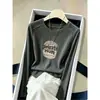 Elegante camiseta de manga larga con estampado de espina de pez para mujer, colección de principios de otoño 2026, favorecedor y elegante color gris, versátil diseño de cuello redondo