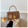 2026 Bolsa Quadrada Pequena Casual Lisa Estilosa Retrô para Mulheres Versátil Moda para o Trabalho Textura de Alta Qualidade Bolsa Transversal da Moda para Mulheres