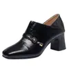 Sapatos femininos de peça única retrô para primavera e outono, versáteis, com decote profundo, de couro, sapatos soltos para mães de meia-idade, dropshipping, bico quadrado, salto alto, sapatos de salto único