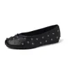 Zapatos Retro de Dedos Divididos Pata de Cerdo para Mujer 2026 Estilo Nuevo Cómodos Remache Boca Baja Suela Plana Slip-On Mocasines Mary Janes Mujer