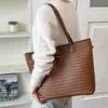 Bolsos Nuevos de Otoño e Invierno Bolsos Coreanos de Nicho Bolsos de Mano Tipo Cesta de Verduras Bolso de Hombro Moderno de Textura Retro de Gama Alta Bolso de Axila