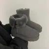 Botas de nieve de suela gruesa para mujer, estilo de caña larga, nueva colección de invierno 2025, botas de caña alta con forro de felpa adicional para mayor calidez, adecuadas para climas fríos y con suela antideslizante