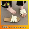Sandálias femininas de verão com sola macia para uso ao ar livre, novo modelo 2025, sola plana, estilo fada francesa da moda, adequadas para combinar com saias, chinelos de praia