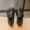 Sapatos Pretos de Couro para Meninas 2026 Primavera e Outono Novos Sapatos Infantis Solado Macio Sapatos de Princesa para Menininhas Mocassins