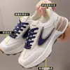 Sapatos Femininos Dropshipping, Novos Sapatos com Plataforma para Aumentar a Altura, Tênis Brancos da Moda, Sapatos Estilo "Dad Shoes" Esportivos, Sapatos de Solado Macio que Não Cansam Seus Pés