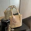 Bolso de Mano de Paja Tejida de Color Contrastante de Nicho de Verano para Mujer 2025 Nuevo Popular Versátil Bolso Cruzado de Hombro con Bufanda de Seda Simple