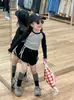 Otoño 2025 Ropa Nueva para Niños Estilo Coreano Niñas Camiseta Corta de Color de Contraste Pantalones Deportivos Cortos con Cordón Hot Pants