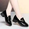 Mocasines Negros de Corte Bajo Estilo Británico Charol Tacón Grueso para Mujer Slip-on para Viajar Zapatos Individuales Hebilla Cuadrada Suela Suave Versátiles Zapatos Individuales