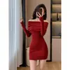 Vestido Rojo de Manga Larga Sólido de Hombros Descubiertos para Mujer, Nuevo para Otoño e Invierno, Ajustado a la Cintura, Sexy, Versátil, de Hombros Descubiertos, Mini Vestido Bodycon
