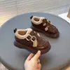Zapatos de Algodón para Niñas Zapatos de Princesa Forrados de Felpa Estilo Británico Otoño e Invierno 2025 Zapatos de Frijol Cálidos Suela Blanda Engrosada Zapatos de Cuero para Niña Pequeña