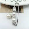 Artefato apertado na cintura muda-cintura Broche oval fixo pino anti-exposição joia pino de peito pérola fivela estilo coreano estilo coreano