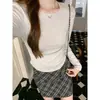 Blusa branca de manga longa para mulheres, justa, início do outono, curta, fina, peça básica, estilo Chanel, justa, gola redonda, blusa de outono