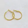 Pendientes Circulares de Acero de Titanio Grabados, Pinzas para Orejas con Patrón Estrellado Grande, Electrochapado al Vacío en Oro de 18K No Descolorante, Diseño de Nicho