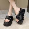 Sandalias de Plataforma Gruesa para Aumentar la Altura para Mujer 2025 Primavera Nuevo Uso Exterior Pequeñas Pantuflas Zapatos de Playa Modernos y Versátiles