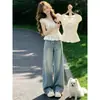 Atuendo de Verano Súper Trendy 2026, un Conjunto Completo de Trajes Estilo Universitario para Mujer, Tops de Encaje Bordados de Manga Corta, Conjunto de Dos Piezas de Jeans, Moderno