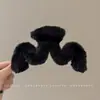 Presilha de cabelo de pelúcia em formato de peixe para outono e inverno para mulheres, luxo leve e toque de alta qualidade, tamanho grande para cabelos grossos, acessório de cabelo versátil tipo pinça de tubarão