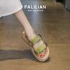 Chinelo Roupa de Verão Feminina 2025 Novo Vestido de Moda de Alta Qualidade Sandálias de Praia de Sola Grossa Sandálias Super Populares