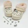 Sapatos de veludo cotelê com palmilhas acolchoadas, acessórios de corrente de contas com pena azul e borboleta, embelezamentos DIY de alta qualidade, leves e luxuosos, perfeitos para adicionar um toque de charme feminino aos seus sapatos