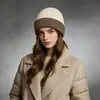 Gorro de Tricô Color-Blocking Transfronteiriço Outono e Inverno para Homens e Mulheres, Gorro para Clima Frio Que Faz o Rosto Parecer Menor, Gorro de Cor Contrastante Dupla Camada Integrado Sem Costura