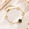 Colar de Aço Titânio Flor de Cinco Folhas Preto e Branco para Mulheres, Design Doce Moderno de Luxo Leve, Nova Corrente de Clavícula Versátil da Moda Pulseira