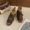 Botas de tornozelo respiráveis estilo retrô moderno desértico, nova coleção outono/inverno 2026, cano alto, design moderno de retalhos, versátil e estiloso