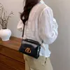Bolsa feminina transfronteiriça de grande capacidade 2026 nova bolsa de mão com fecho vintage, bolsa de ombro e transversal versátil de alta moda