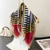 Pañuelo Cuadrado de Imitación Seda con Estampado de Rayas Geométricas Chal Versátil Bufanda de Cuello de Gama Alta Pañuelo para la Cabeza Bufanda de Seda Bufanda para Mujer