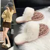 Novas pantufas femininas baixas 2026 inverno pantufas femininas de pelúcia quentes para casa de algodão pantufas confortáveis macias peludas