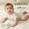 Mameluco de bebé de manga corta hecho a medida con estampado floral, con diseño de corte cuadrado, botones en los hombros descubiertos y broches en la entrepierna, adecuado como pijama para recién nacidos