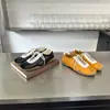 Sapatos Casuais Retrô de Couro Genuíno Personalizados Femininos Nova Coleção Pequena Moda de Nicho Tênis Esportivo Plano com Cadarço Estilo Forrest Gump Sapatos de Skate